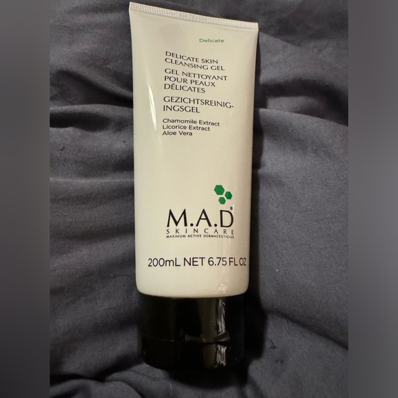 NIB M.A.D. Skincare Delicate Skin Cleansing Gel - Picture 4 of 5